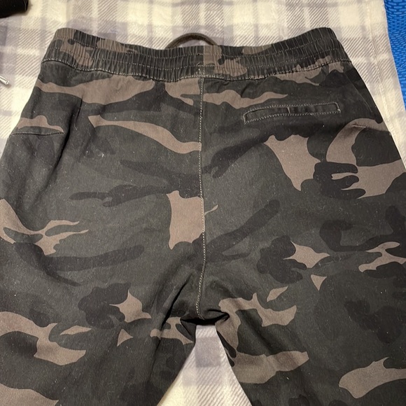 M boutique dark green camo pants 🖤💚 - Picture 7 of 7